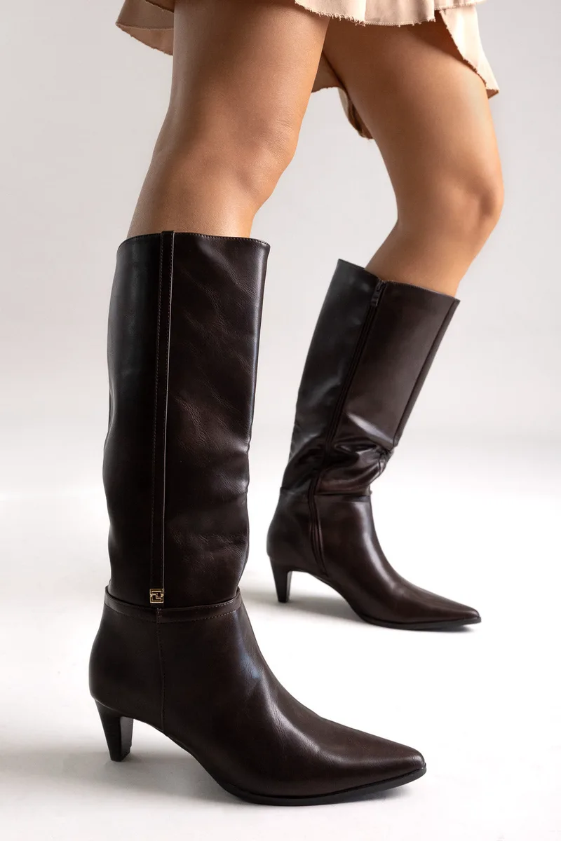 Ideal shoes Pointed Boots with Kitten Heel - 6395 - Dark Brown Matte