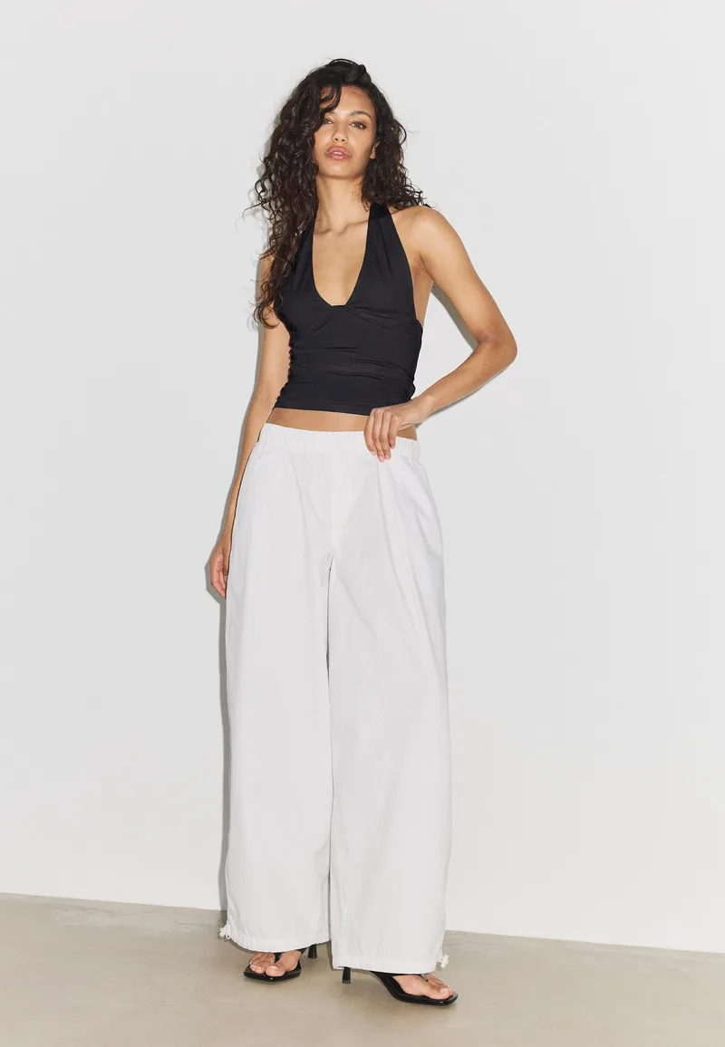 Stradivarius Τοπ Halter Με Δέσιμο Στον Λαιμό Μαύρο L