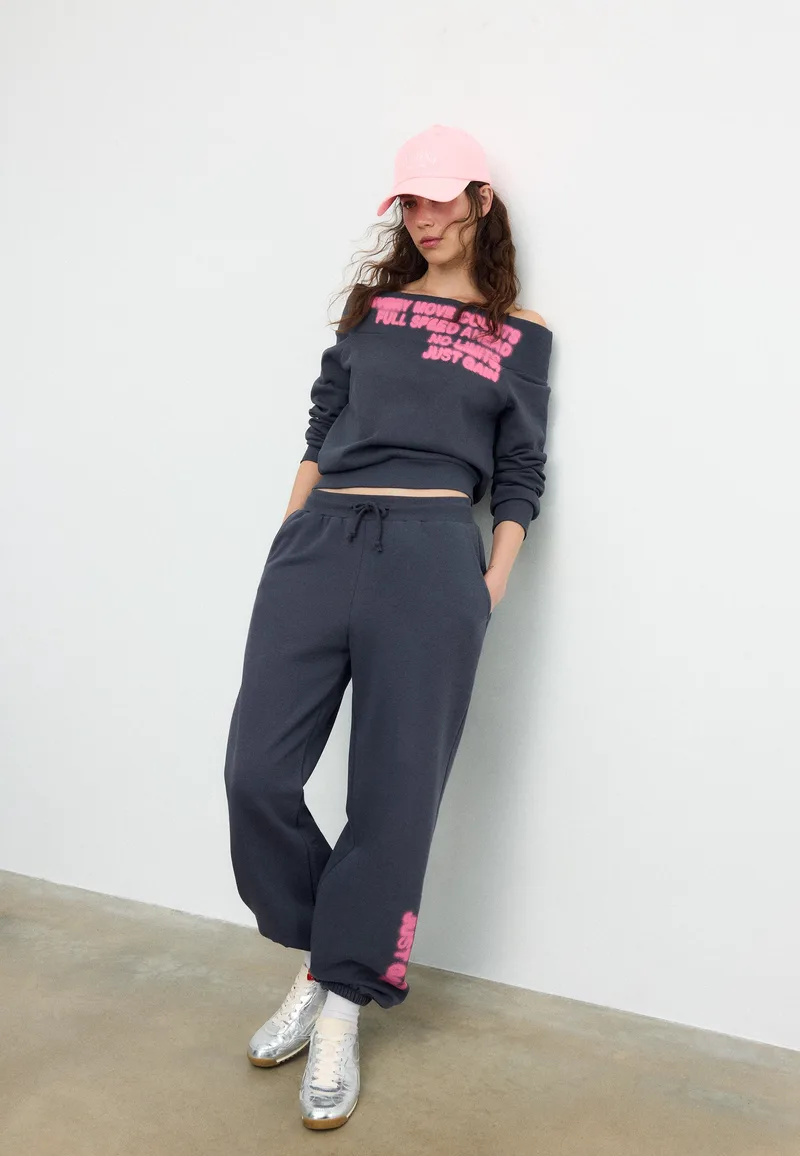Stradivarius Jogger Παντελόνι Φαρδύ, Με Στάμπα Ανθρακί Xl