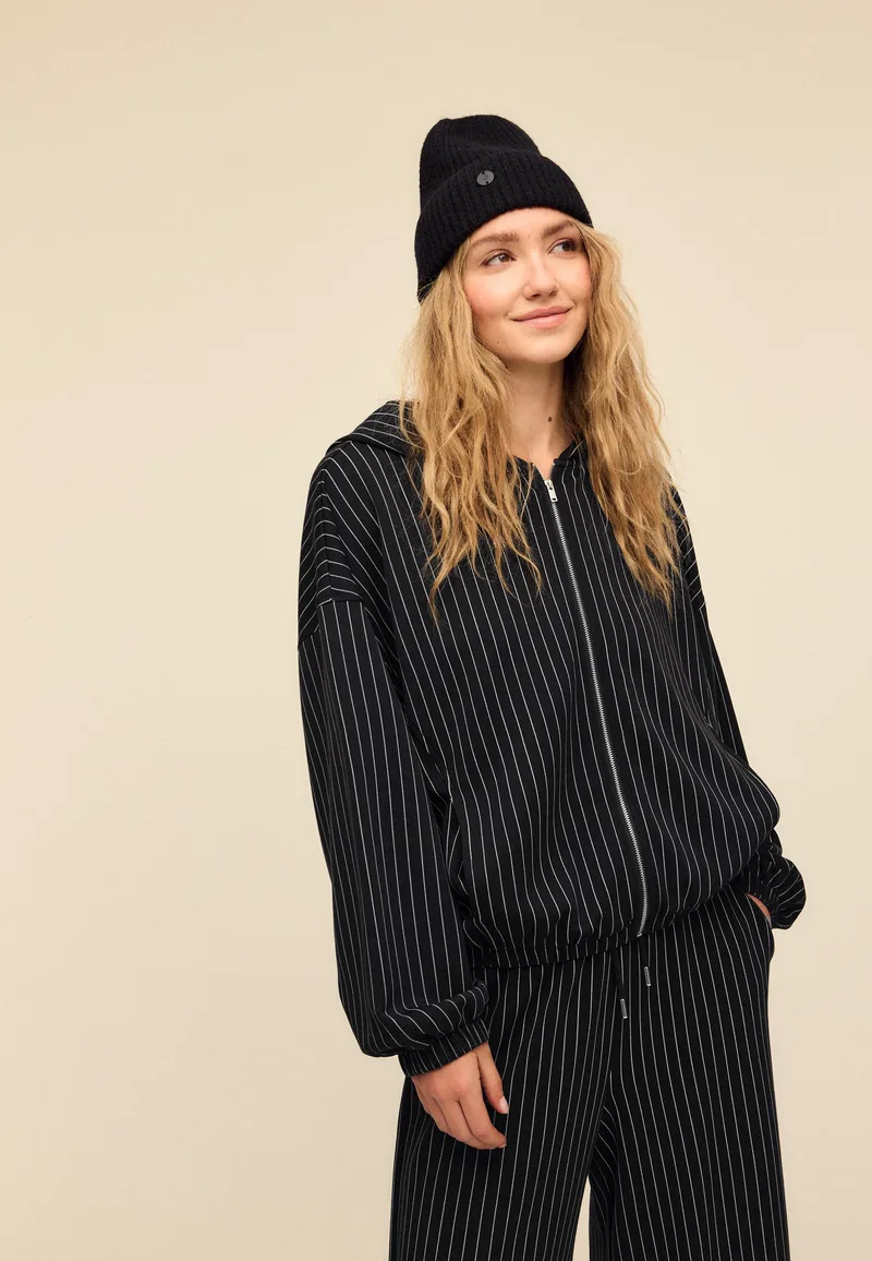 Stradivarius Φούτερ Με Απαλή Υφή Και Ρίγες 0-252 L