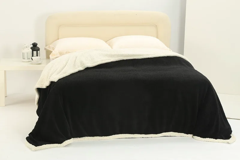Κουβέρτα Fleece Με Sherpa Υπέρδιπλη Silk Fashion Pineapple Μαύρο 220x240