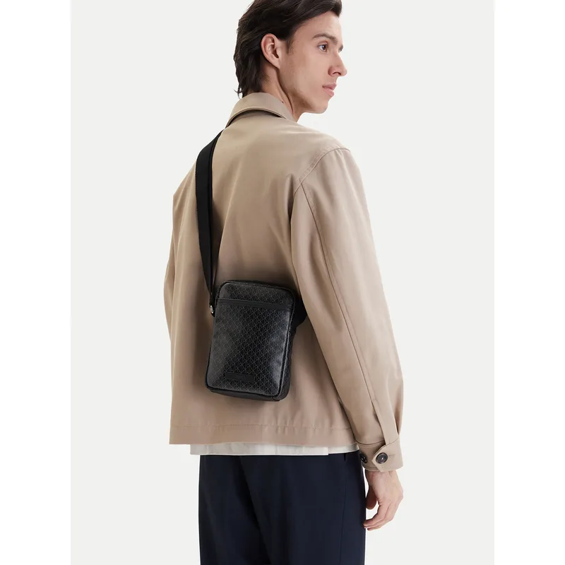 Τσαντάκι Calvin Klein Emblem Aop Coated Slim Reporter LV04D3334G Μαύρο