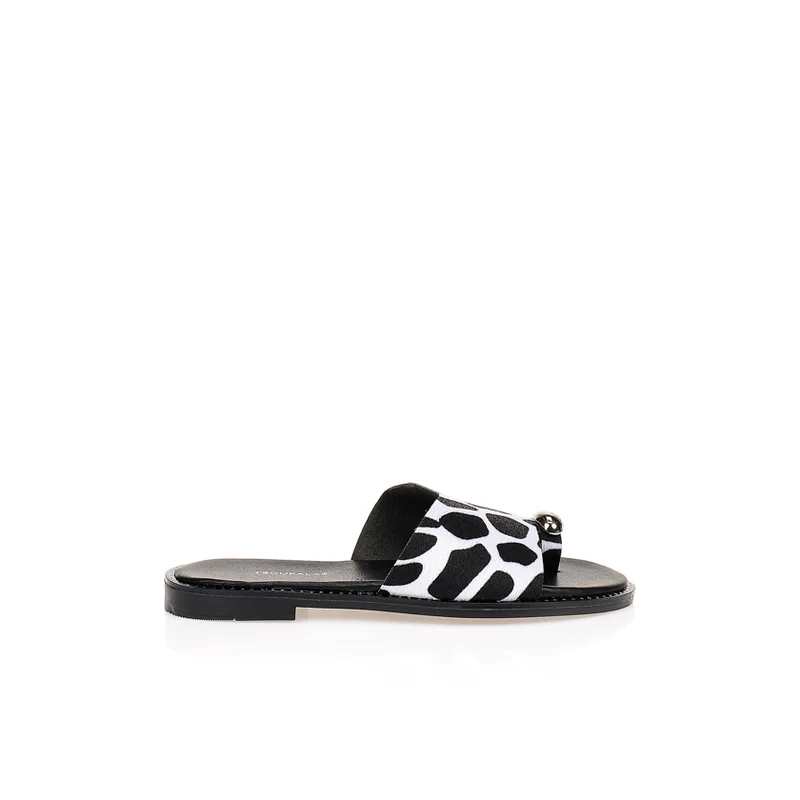Σανδάλια TSOUKALAS animal print μαύρα με μεταλλική λεπτομέρεια ΜΑΥΡΟ