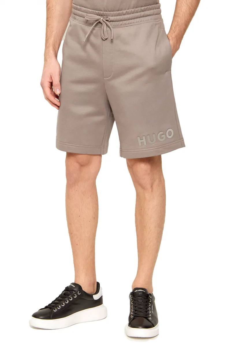 HUGO ΒΕΡΜΟΥΔΑ DINKOE LOGO ΓΚΡΙ-ΚΑΦΕ