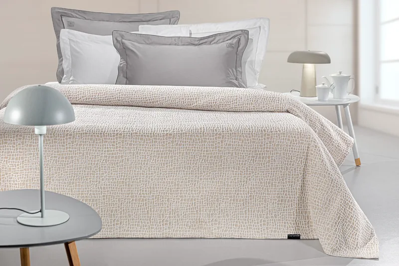 Κουβέρτα King Size Guy Laroche Luna Natural 260x250