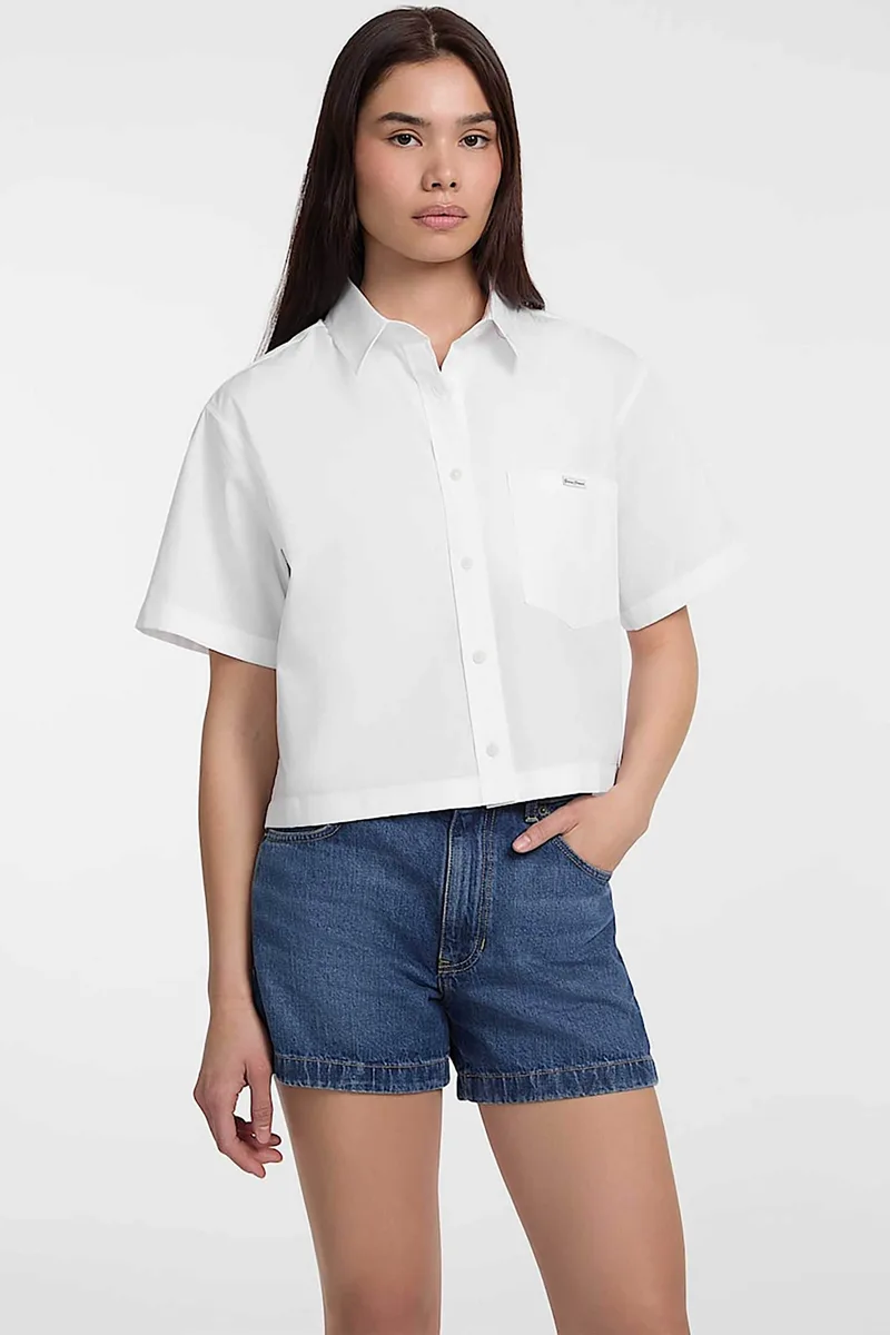 Guess γυναικείο πουκάμισο cropped με τσέπη και logo patch Boxy Fit - W5GH98WH7P1 Λευκό