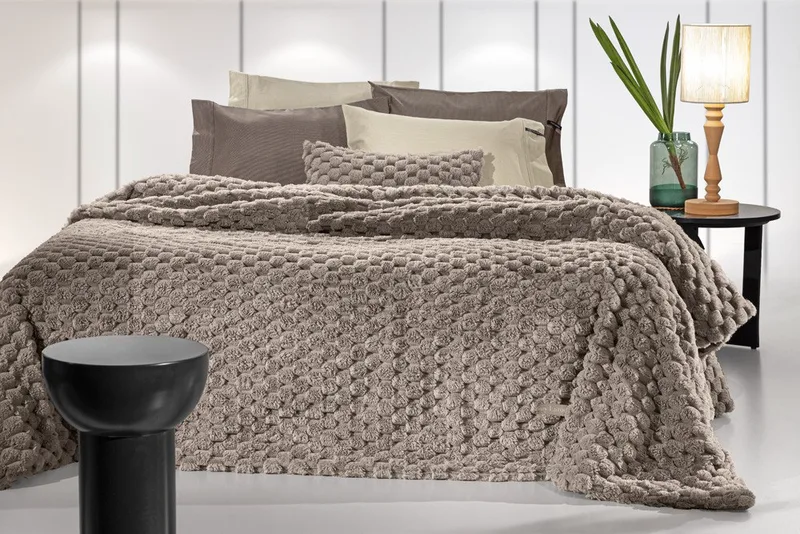 Κουβέρτα Γούνινη Υπέρδιπλη Guy LarocheElixir Taupe 260x240