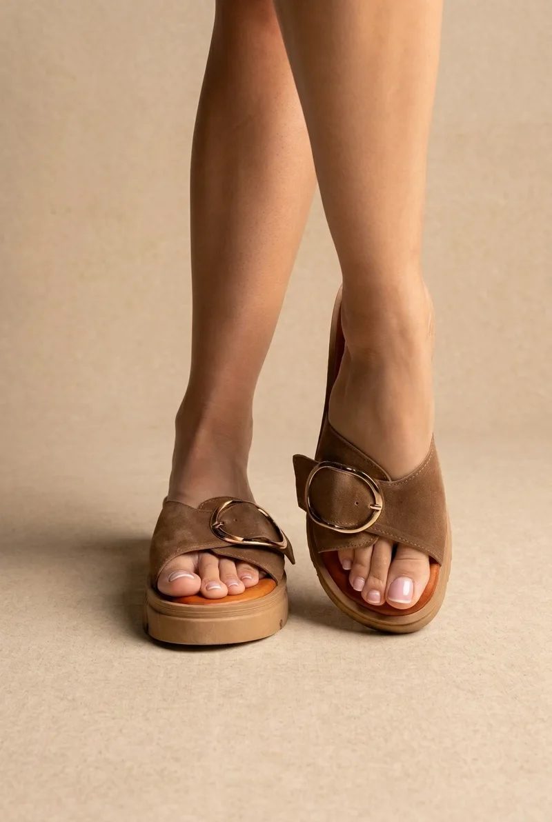 TFP Flatform Σανδάλια με εντυπωσιακή αγκράφα - 415 - Taupe Σουέτ