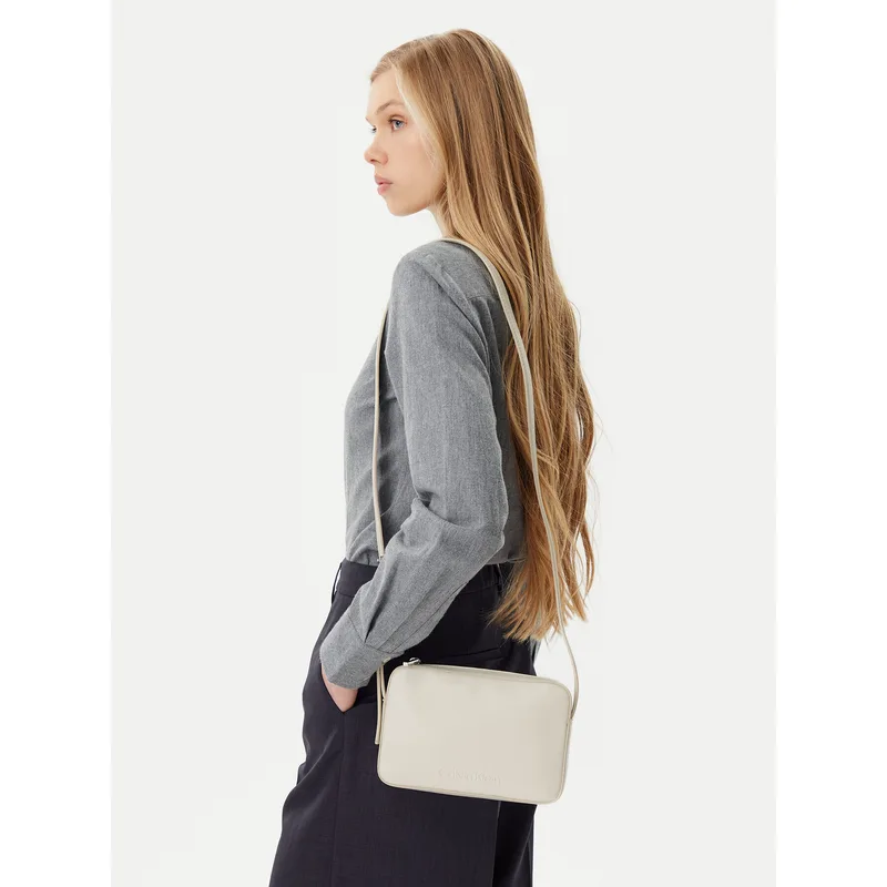Τσάντα Calvin Klein Embossed Logo Camera Bag K60K612555 Μπεζ