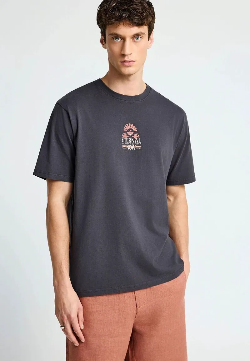 Funky Buddha Ανδρικό T-shirt με τύπωμα στην πλάτη FBM013-053-04 Ανθρακί