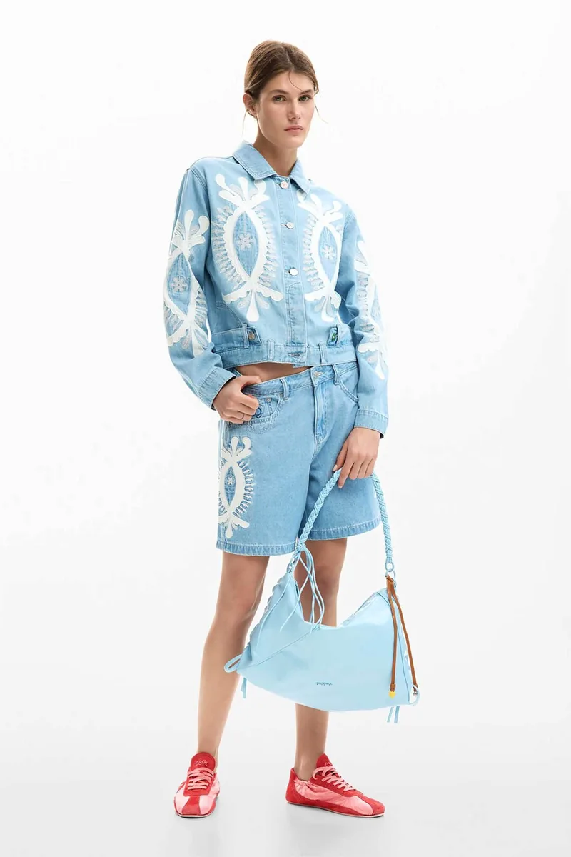 Desigual γυναικεία βερμούδα denim με κεντημένα σχέδια ''Wakand'' - 26SWDD45 Denim Blue