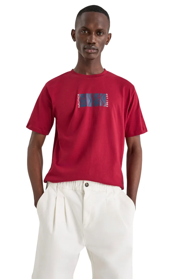 ΑΝΔΡΙΚΟ T-SHIRT NAUTICA ΚΟΝΤΟΜΑΝΙΚΟ ΜΕ ΤΥΠΩΜΑ ΣΚΟΥΡΟ ΚΟΚΚΙΝΟ