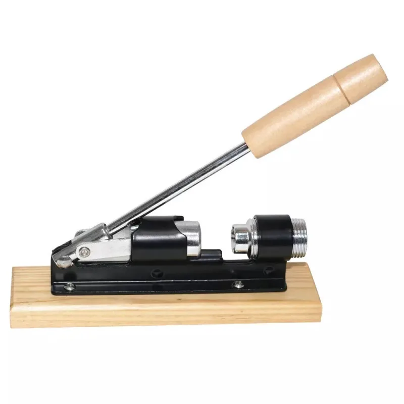 Καρυοθραύστης από ανοξείδωτο Ατσάλι Kinghoff KH 1660, Ξύλινη λαβή, Μαύρο