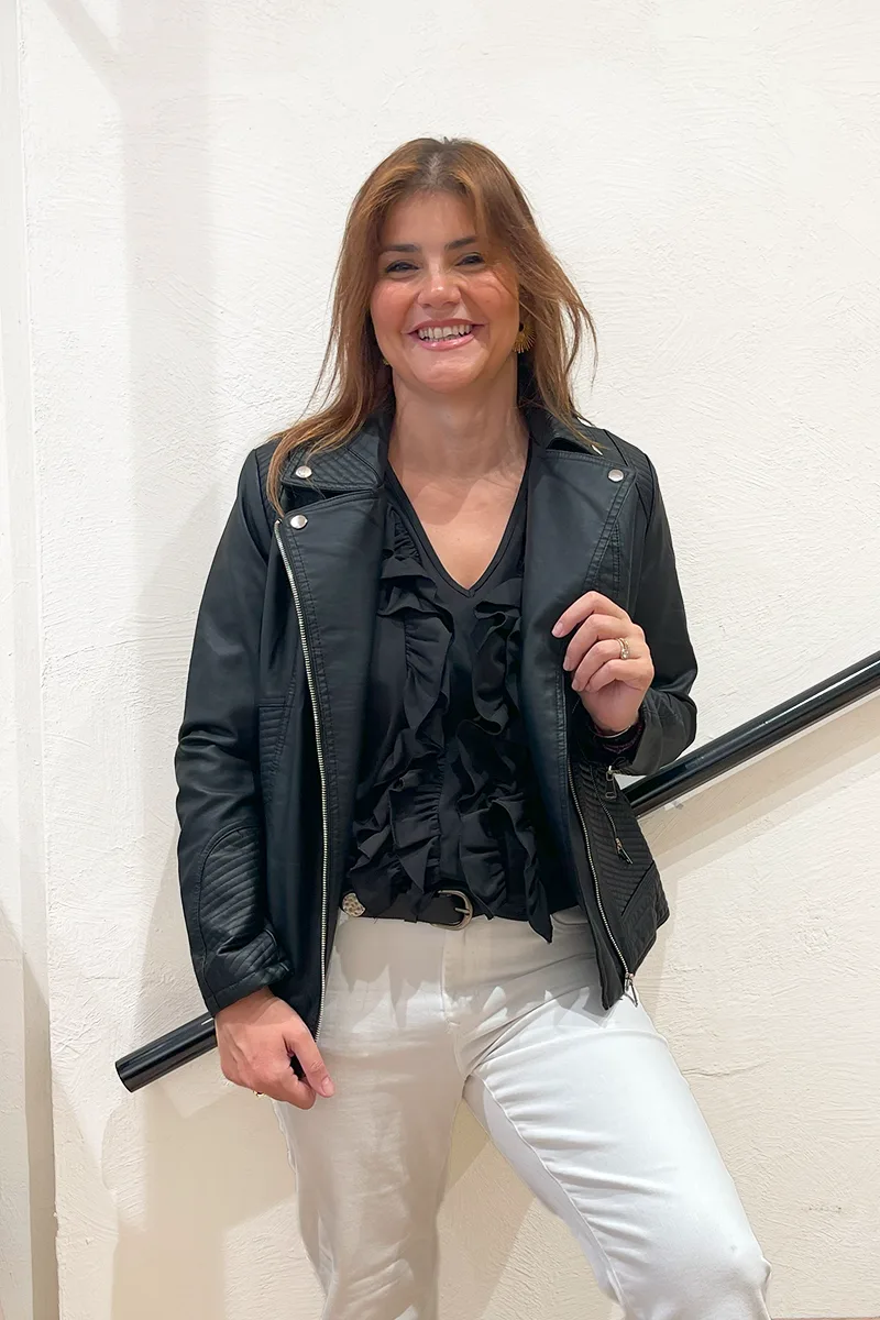 Leather-like biker μπουφάν σε μαύρο χρώμα