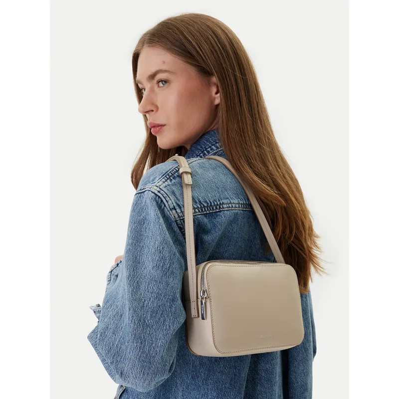 Τσάντα Calvin Klein Foil Logo Elongated Camera Bag LV04F3276G Μπεζ