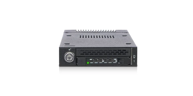 IcyDock 1xM.2 NVMe to 1x3.5" bay mobile rack keylock miniSAS