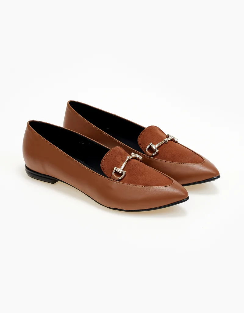 Μυτερά loafers με συνδυασμό υλικών και μέταλλο - Ταμπά