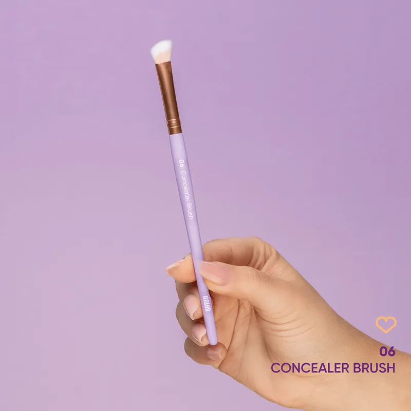 06 Concealer Brush