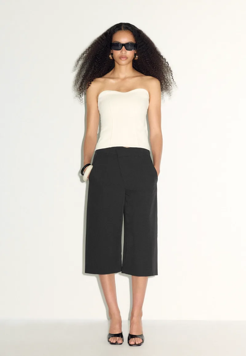 Stradivarius Βερμούδα Wide Leg Crosswaist Μαύρο 38