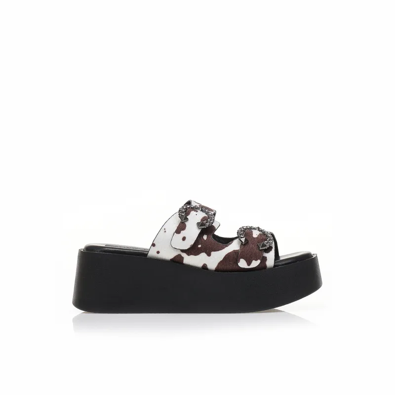 Flatforms λευκά με καφέ σχέδια και στρας COW