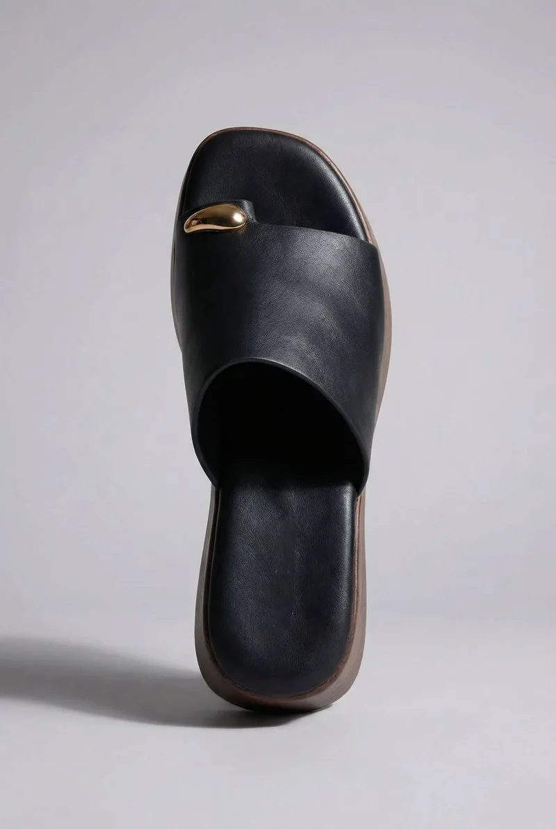 Ideal shoes Platform Sandals Toe Ring - 3003 - Black Matte