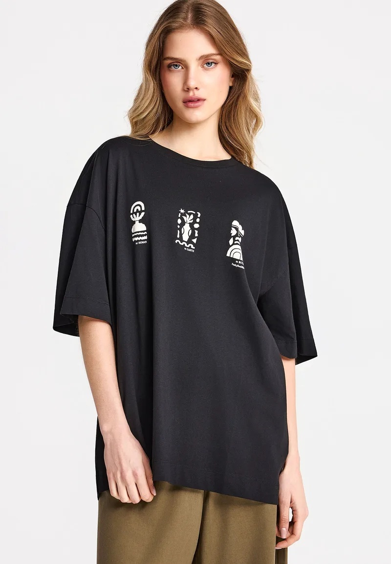 Γυναικείο relaxed t-shirt με τύπωμα στην πλάτη