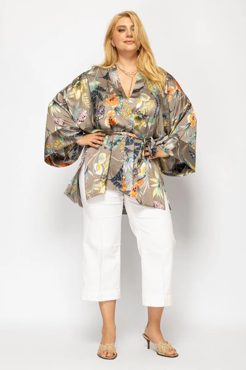 Κιμονό κρεπ σατέν floral σε χρώμα γκρεζ plus size