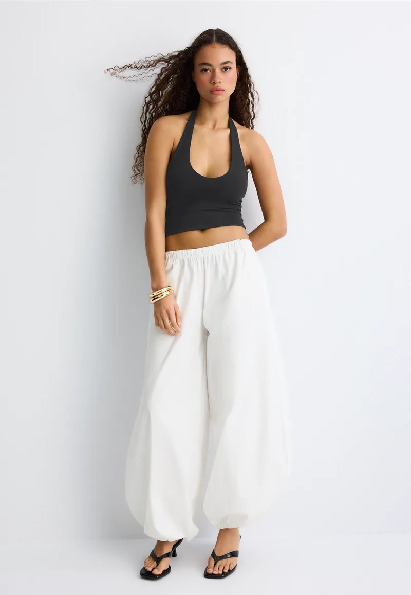 Stradivarius Κοντό Τοπ Με Λαιμόκοψη Halter Μαύρο Xl