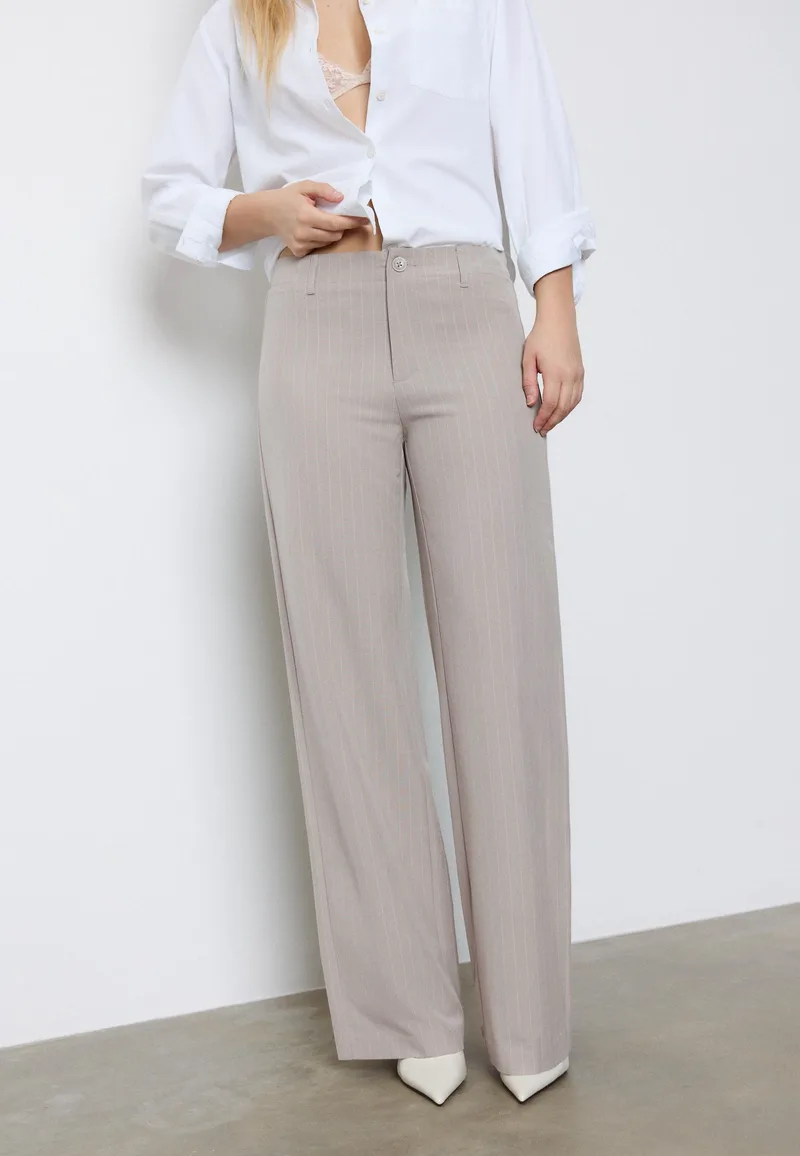 Stradivarius Αμπιγιέ Παντελόνι Σε Ίσια Γραμμή Slim Fit Πέτρα 34