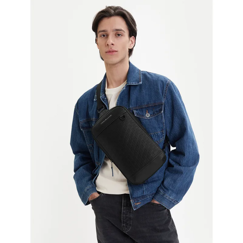 Τσαντάκι Tommy Hilfiger Th Modern Slingpack AM0AM14024 Μαύρο