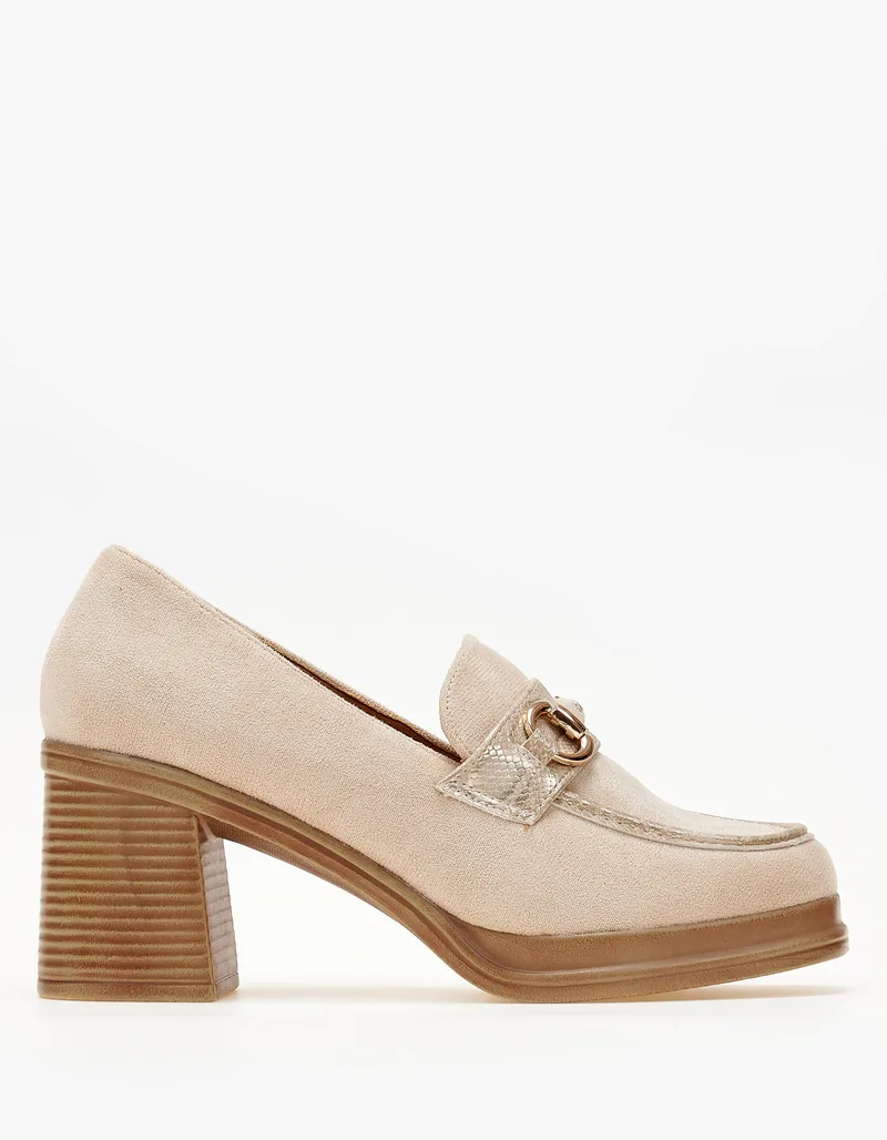 Loafers με ψηλό τακούνι και suede υφή - Μπεζ