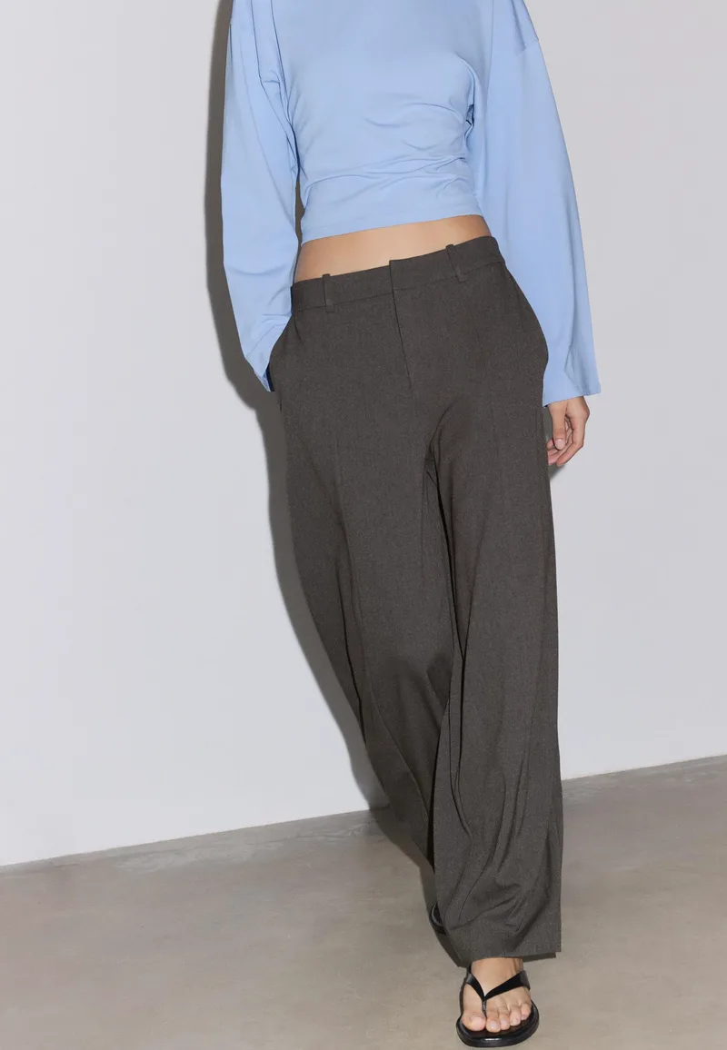 Stradivarius Baggy Παντελόνι Με Πιέτες 0-252 44