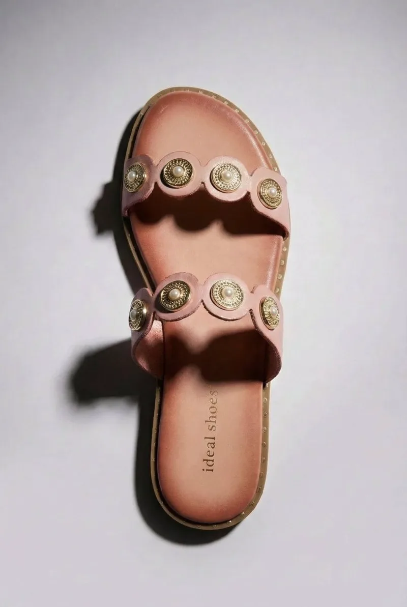 Ideal shoes Flat Sandals Metallic Details - 2852 - Nude
