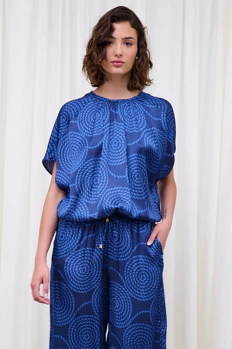 Capetanissa γυναικεία μπλούζα με print και σατέν όψη Relaxed Fit "Echo" - CP142A01SAP Μπλε Σκούρο