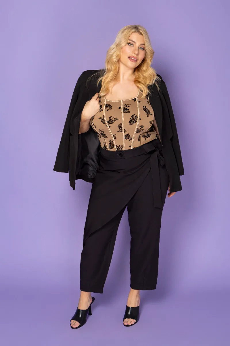 Παντελόνι φάκελος σε μαύρο χρώμα plus size