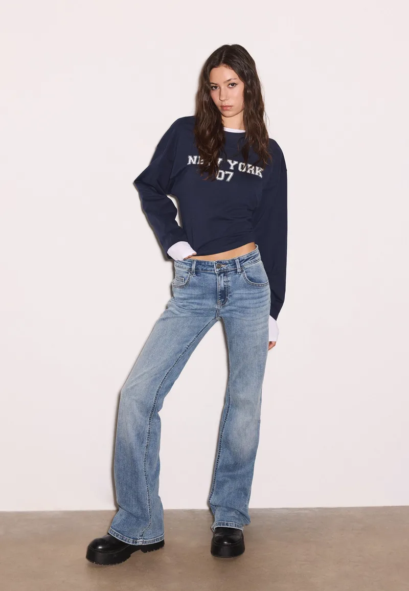 Stradivarius Τζιν Καμπάνα Χαμηλόμεσο Μπλε Μεσαίας Απόχρωσης 44