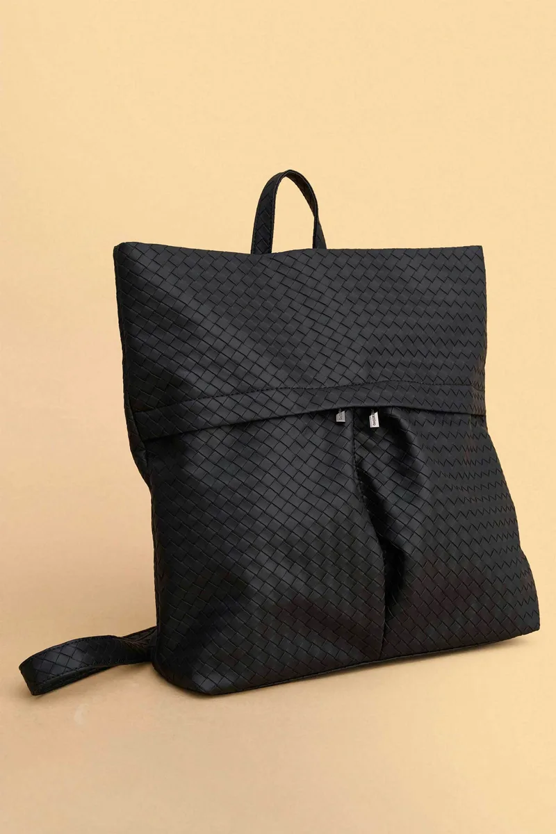 Attrattivo γυναικείο backpack με δερμάτινη όψη - 9T23456 Μαύρο