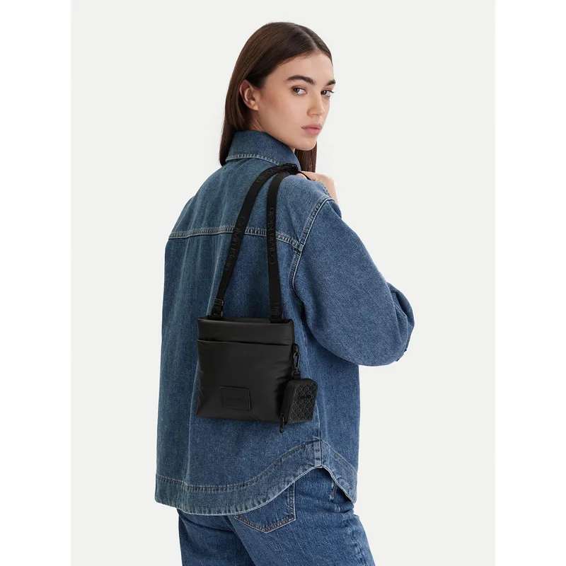 Τσαντάκι Calvin Klein Puffer Utility Flatpack LV04D3224G Μαύρο