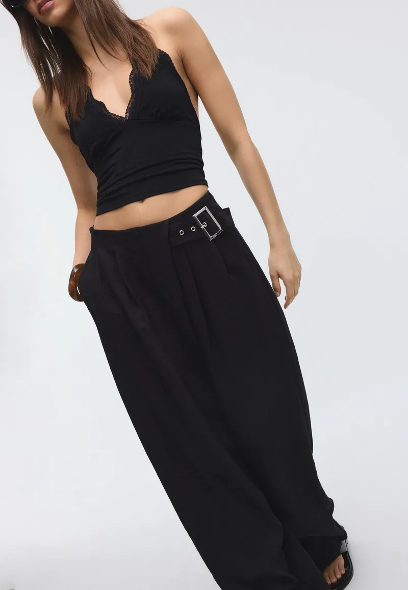 Stradivarius Χυτό Παντελόνι Με Αγκράφα Μαύρο 38