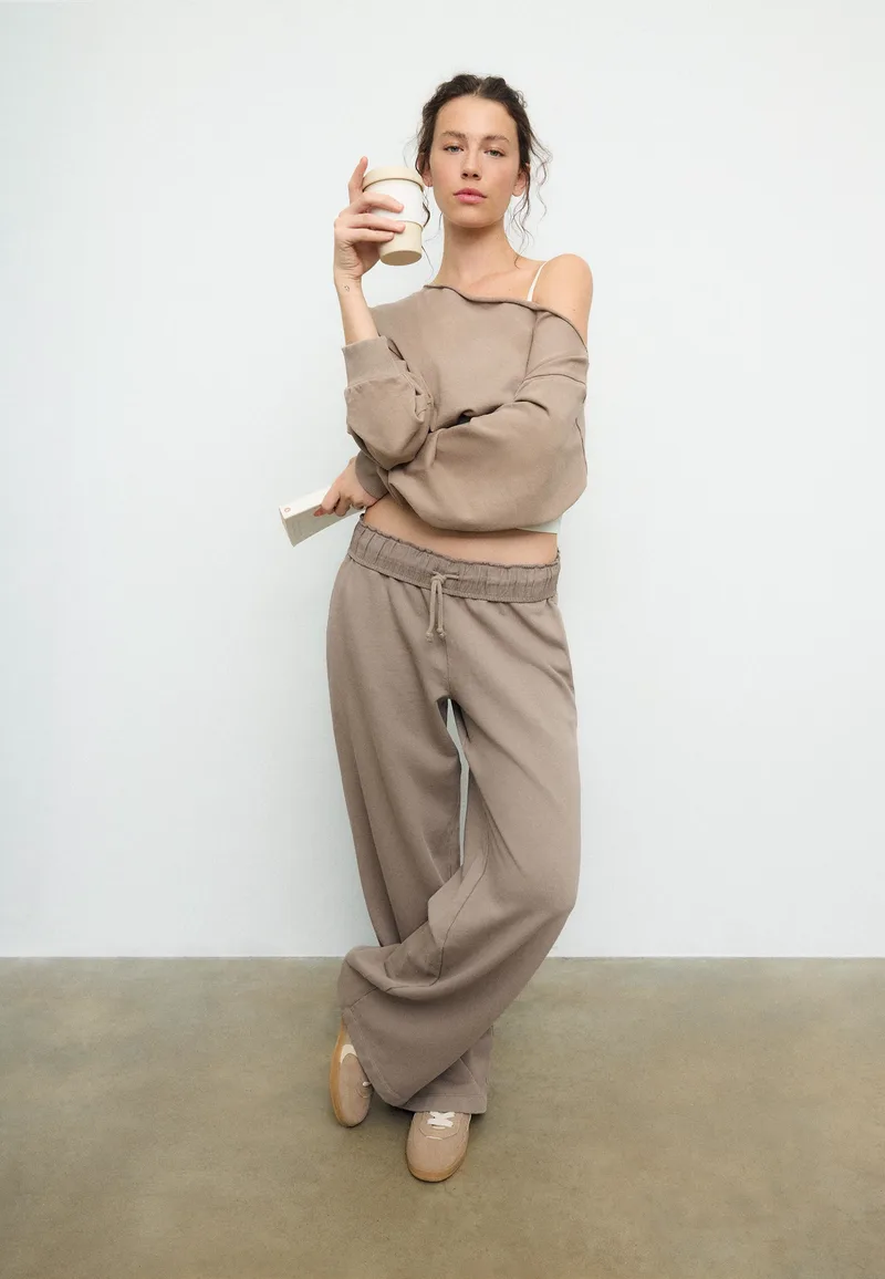 Stradivarius Ίσιο Παντελόνι Jogger Με Εφέ Ξεβάμματος 0-428 S