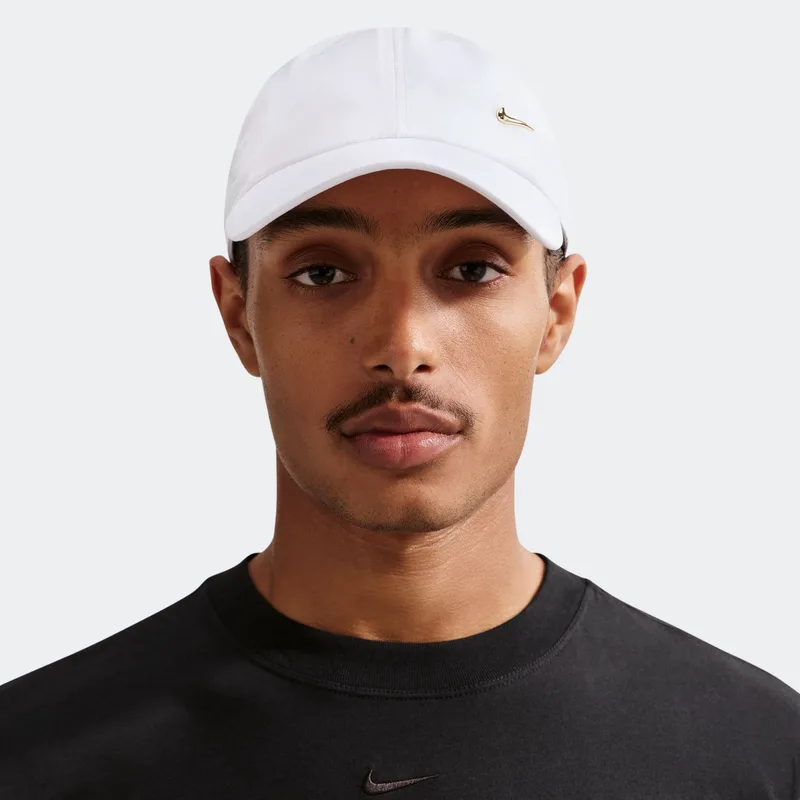 Nike Dri-FIT Club Unstructured Metal Swoosh Cap