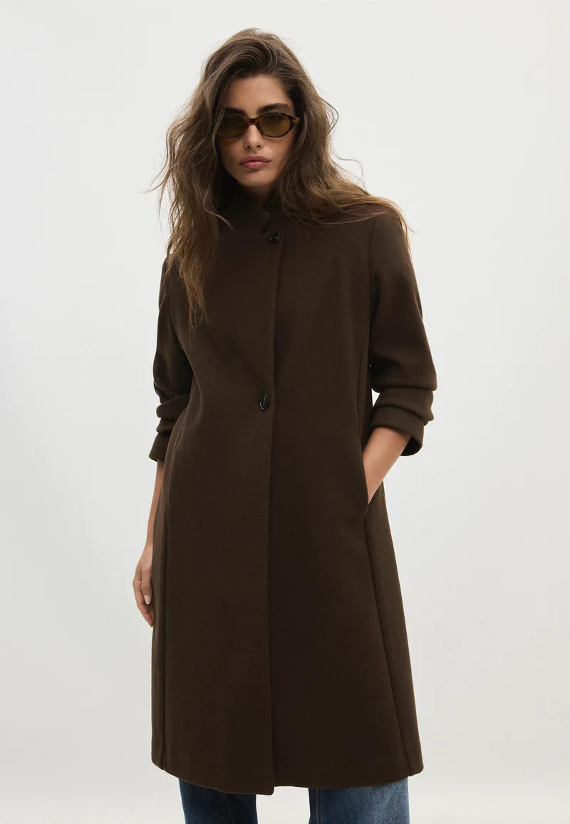 Stradivarius Βασικό Παλτό Με Απαλή Υφή Καφέ M