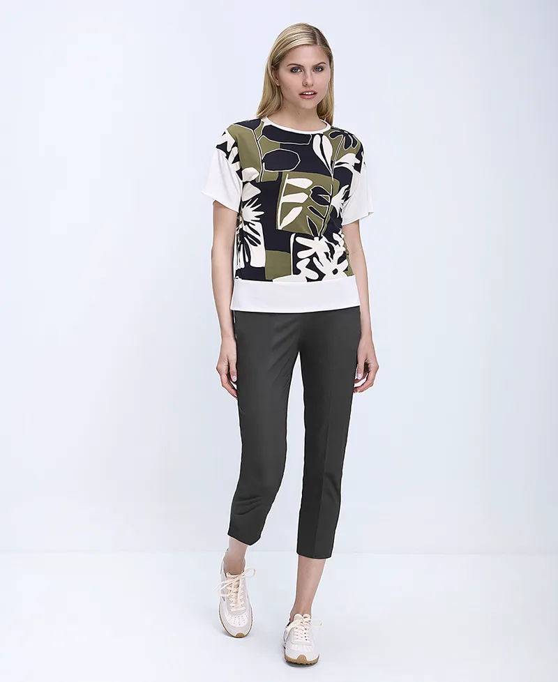 Γυναικείο Παντελόνι Slim Fit Με Κοντό Μήκος Και Καθαρή Γραμμή