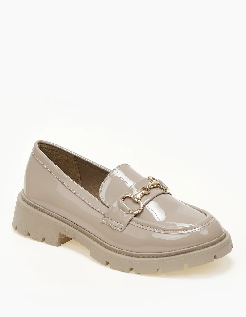 Loafers με τρακτερωτή σόλα και μεταλλική λεπτομέρεια - Μπεζ
