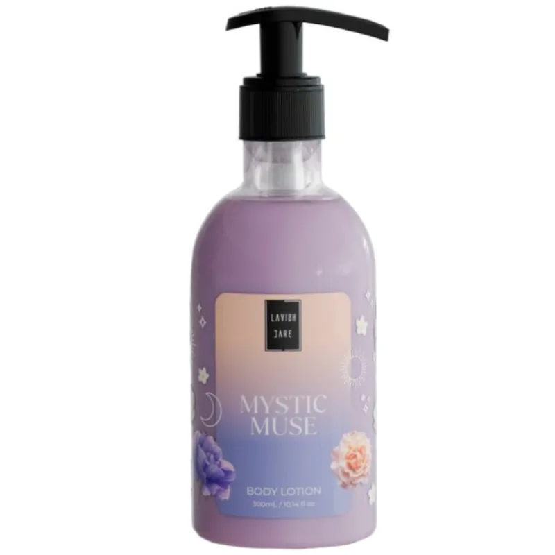 Lavish Care Mystic Muse Body Lotion Ενυδατική Κρέμα Σώματος & Χεριών με Φρέσκο & Κομψό Άρωμα & με Λαμπερές Νότες Ζουμερού Αχλαδιού με Αντλία 300ml