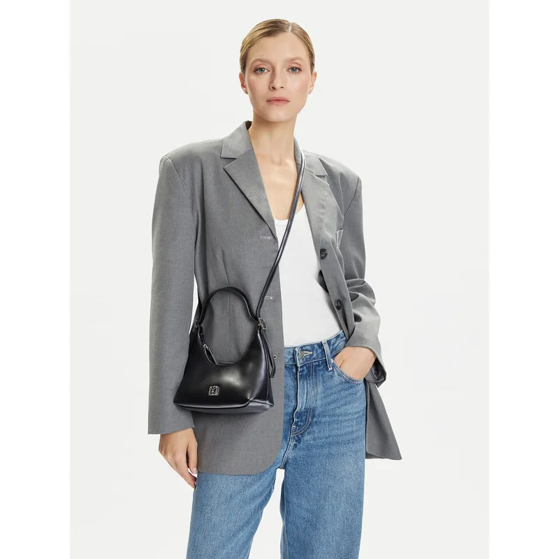 Τσάντα Calvin Klein Emblm Hw Lthr Mini LV04F3263G Μαύρο