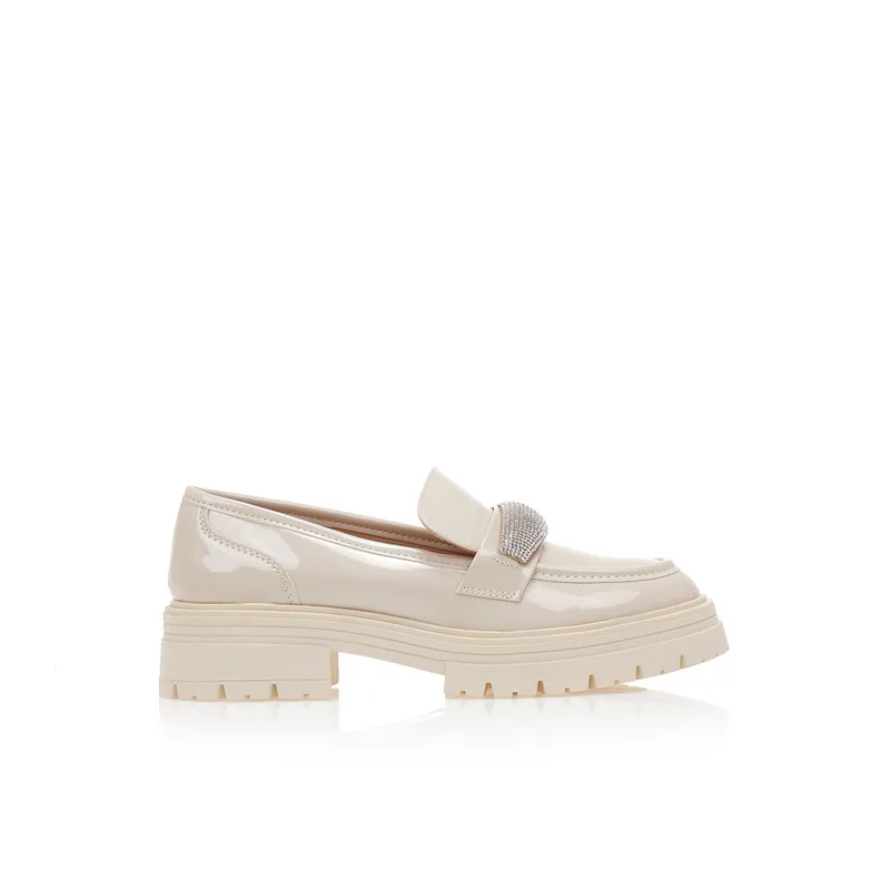 Oxfords μπεζ λουστρίνι με αγκράφα από στρας ΜΠΕΖ