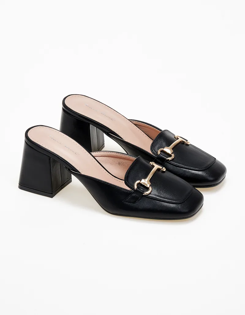 Mules loafers με χοντρό τακούνι και μεταλλική λεπτομέρεια - Μαύρο