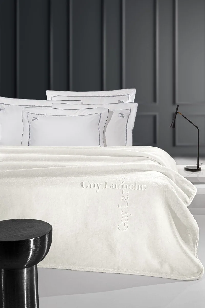 Κουβέρτα Βελουτέ Υπέρδιπλη Guy Laroche Logo Ivory 220x240