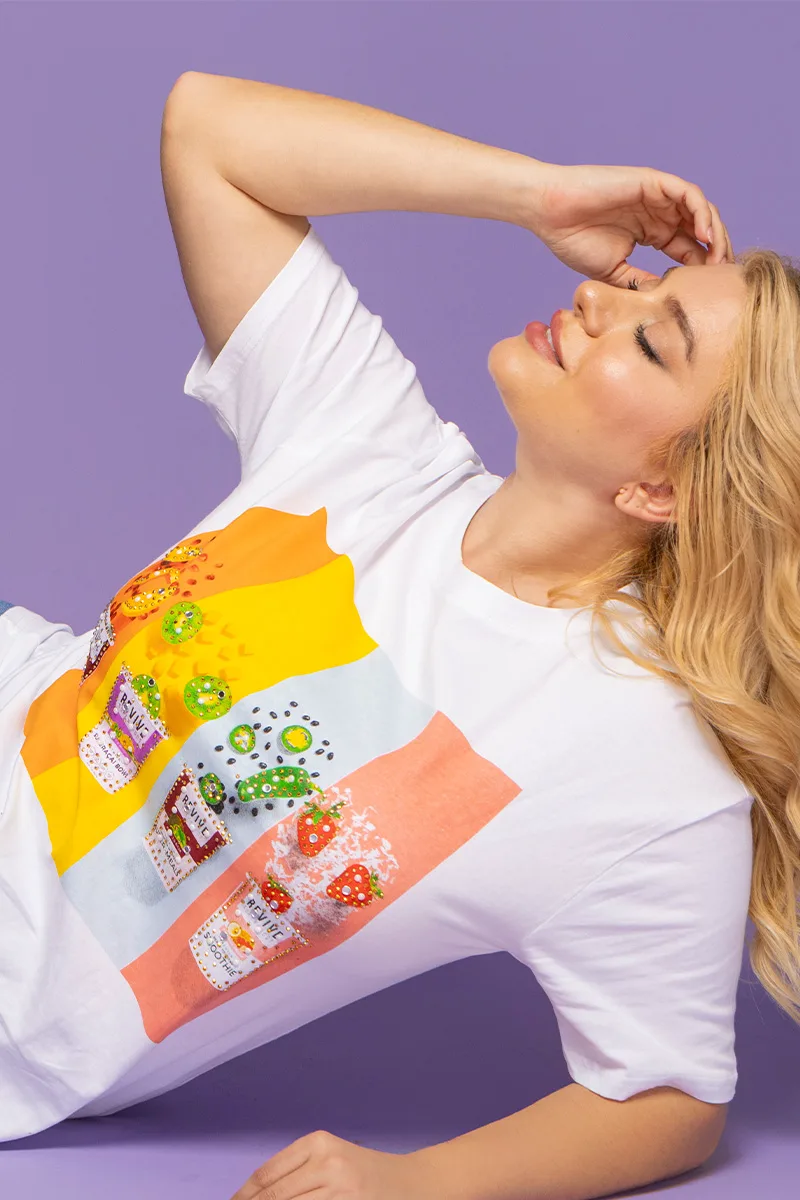 T-shirt plus size με πολύχρωμο τύπωμα revive σε λευκό χρώμα